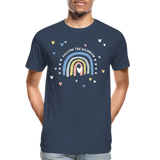 Follow The Rainbow Männer Premium Bio T-Shirt - Navy