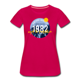 1982 Frauen Premium T-Shirt - dunkles Pink